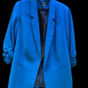 Blazer ruched sleeves, sz 18, NWOT, beautiful silhouette, colour is dark teal